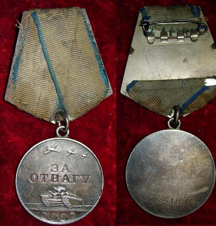 Из какого металла сделана медаль 90 лет. Медали военные. Медаль за боевое ранение. Медаль отваги Военная. Награда за ранение.